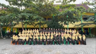 Instagram post from official.sman14pekanbaru. This post is in position 13.